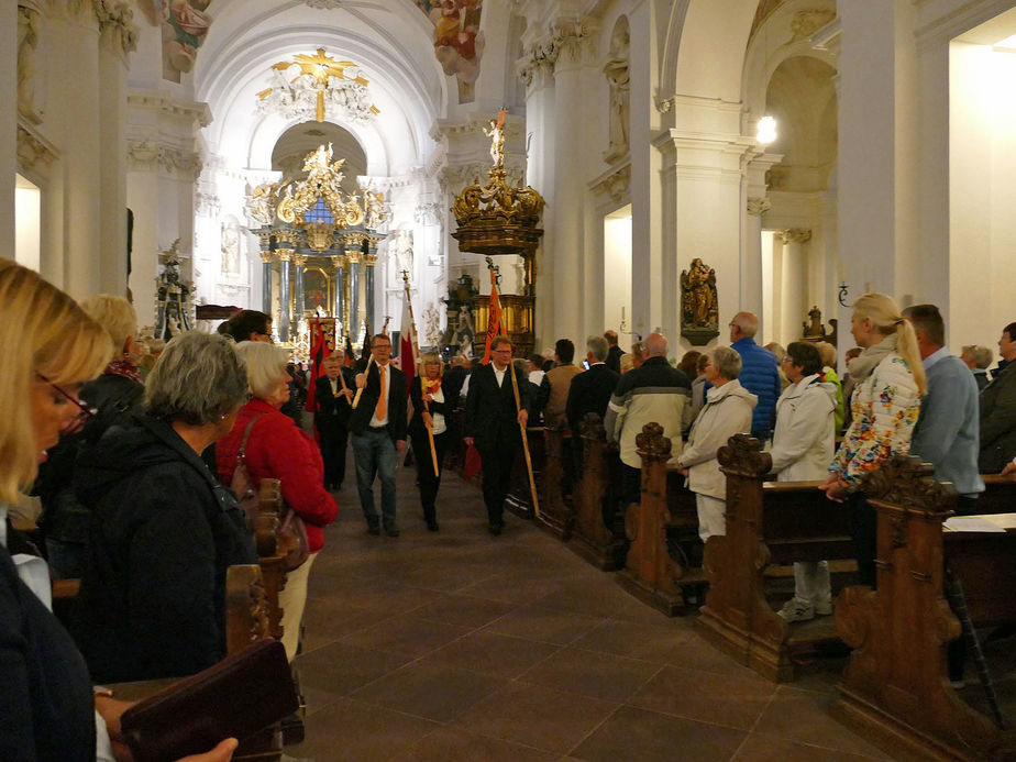 Abschlussvesper der Bischofskonferenz mit Austeilung des Bonifatiussegens (Foto: Karl-Franz Thiede)